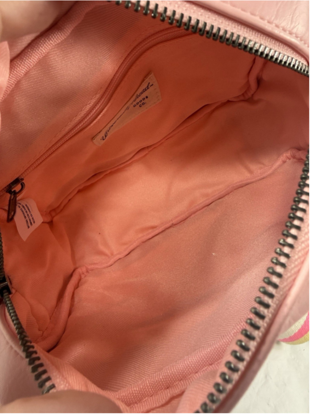 Universal Threads Camera bag Pink Crossbody with guitar Strap Multicolored new - Picture 12 of 16